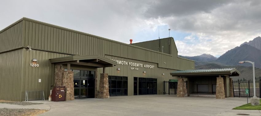 Mammoth Yosemite Airport