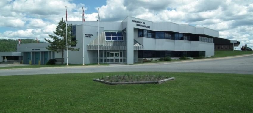 Manitouwadge Airport